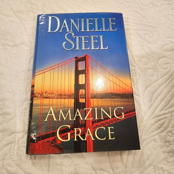 Danielle Steel Hardcover Book Lot - Amazing Grace Beauchamp Hall Without A Trace - Picture 11 of 14
